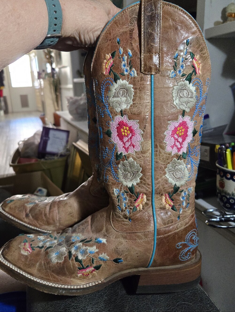 Macie Bean Rose Garden Embroidered Leather Boots. Size 8